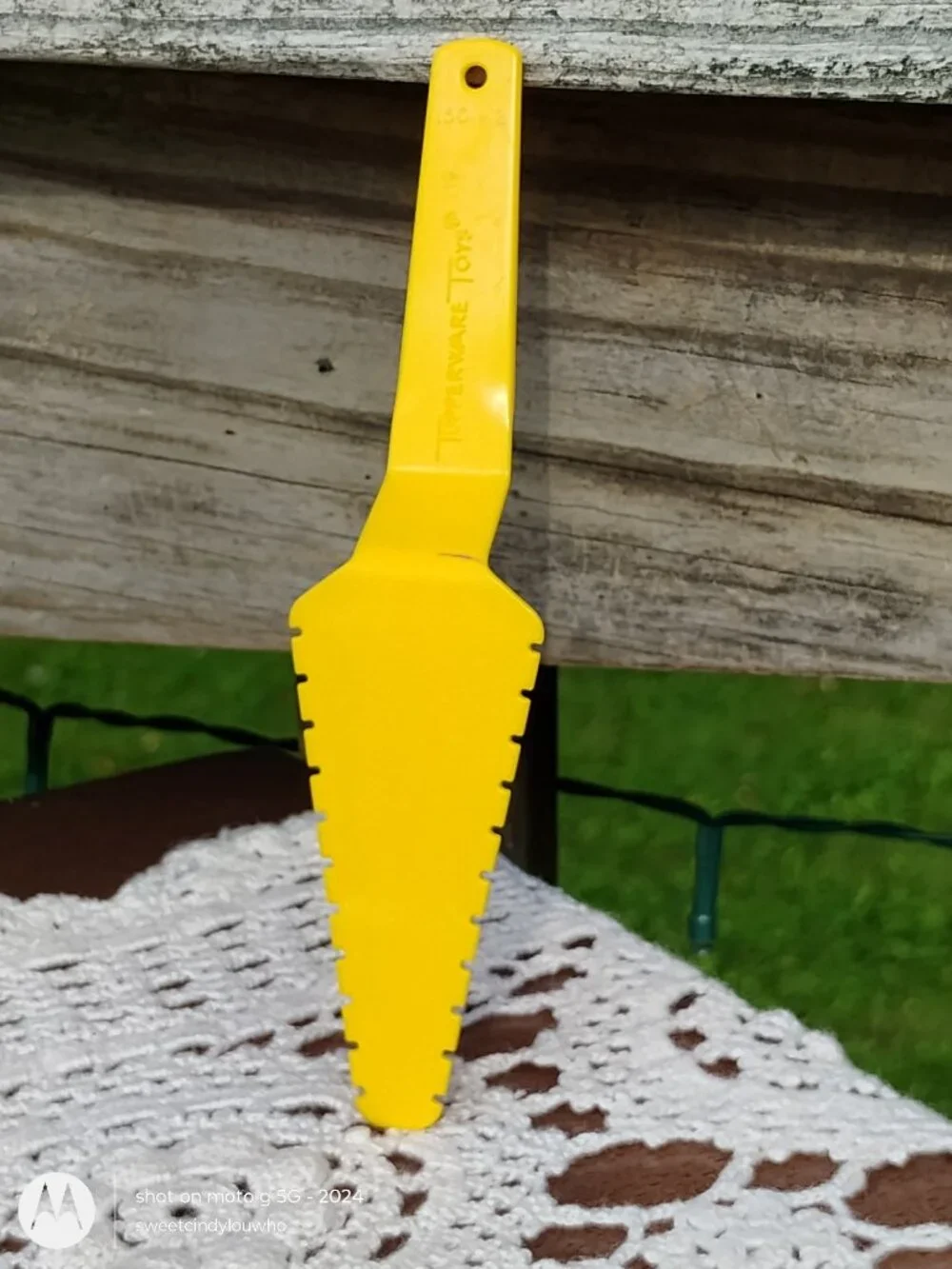 Tupperware Toys miniature Cut N Serve cake pie server Autumn Yellow mini play